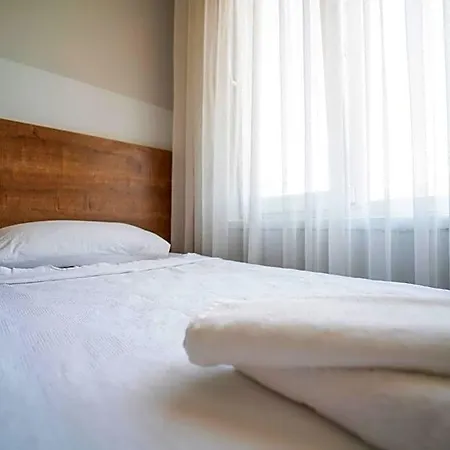 Casaba Hotel *